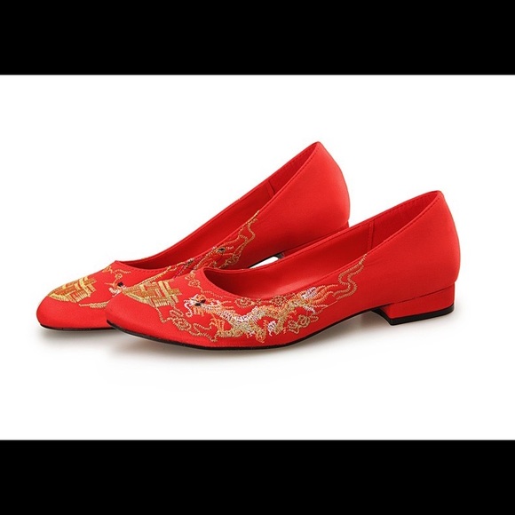 Chinese wedding red shoe with embroidery - Picture 2 of 3